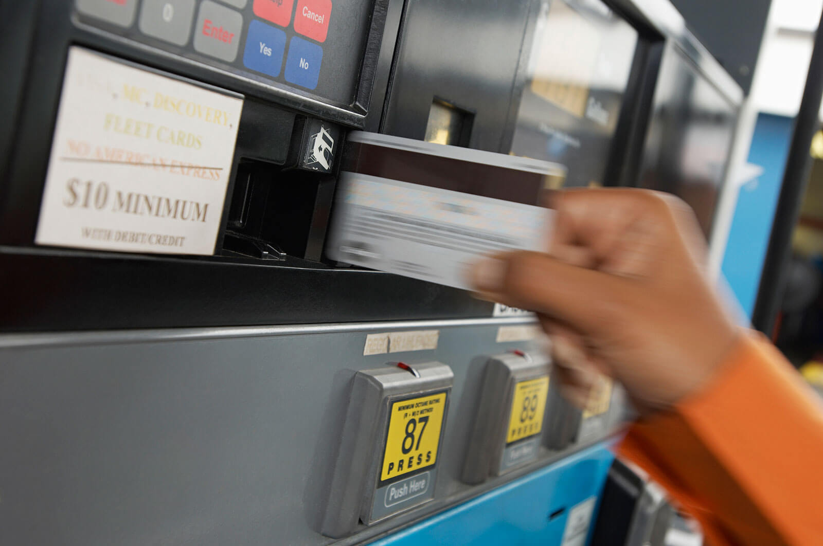 white-house-still-considering-sending-gas-cards-to-the-american